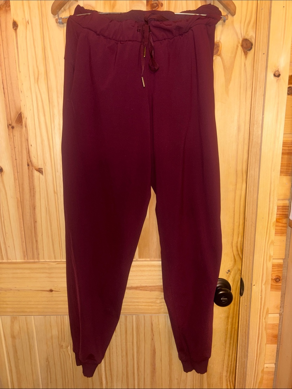 Lululemon On the Fly Jogger *Luxtreme
Garnet